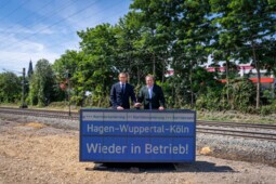 Vergrößern Inbetriebnahme der Strecke Hagen-Wuppertal-Köln